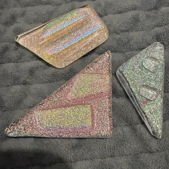 Set of 3 Dichroic Glass Triangle Cabochons – Iridescent Pink, Gold & Silver - Picture 5 of 17